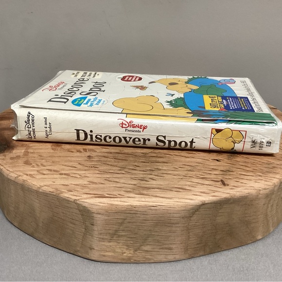 🟡 Sealed / New - VHS - Disney’s - Discover Spot - Bonus Puzzle Included - Rare - Picture 5 of 10